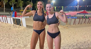 Cansu Bir ve Yağmur Güneş ikilisi plajda sahaya çıktı