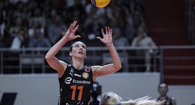 Naz Aydemir Akyol sözleşmeyi imzaladı