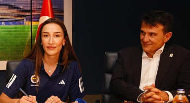 Hande Baladın'ın imzalı forması açık arttırmada