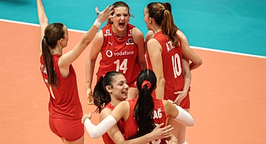 U16 Kız Milli Takımımız beş set sonunda kazandı