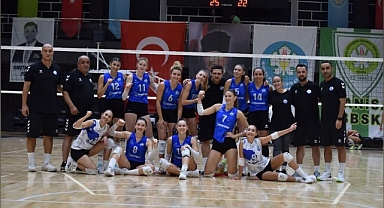 Merinos, İnfo Yatırım Karşıyaka’ya set vermedi