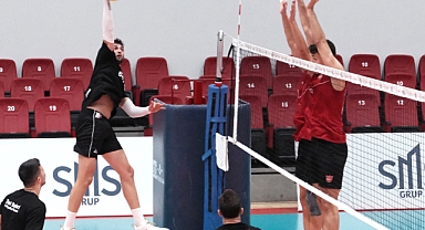 Efeler Ligi'nin iki takımı aynı sahada