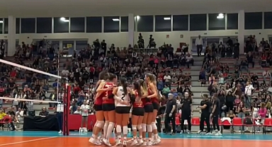 UYBA, VakıfBank'ı mağlup ederek finale yükseldi