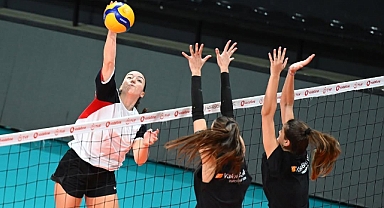 VakıfBank ve İstanbul BBSK hazırlık maçında karşılaştı