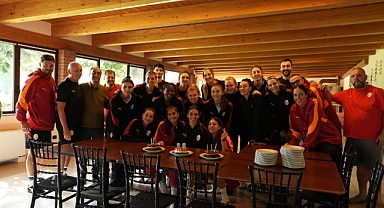 Galatasaray'da Eylül Akarçeşme Yatgın'ın doğum günü kutlandı