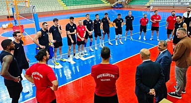 İzmir Vinç Kuşgöz Akkuş Belediyespor antrenmanında sürpriz konuklar