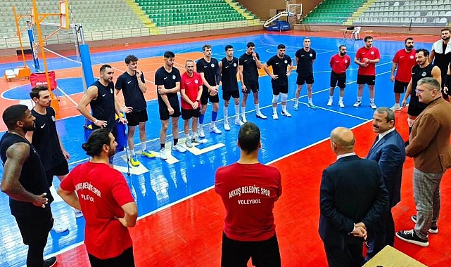 İzmir Vinç Kuşgöz Akkuş Belediyespor antrenmanında sürpriz konuklar