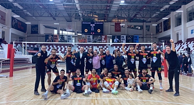 Niksar Belediyesi evinde set vermedi