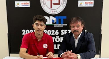 ÖZEL HABER | Tokat Belediyespor’un genç sporcusu profesyonel imzayı attı