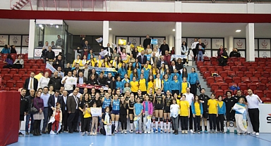 PTT Spor üç puanı üç sette aldı