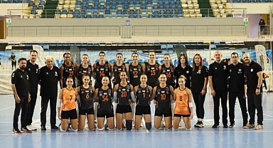 Sakarya Voleybol üç puanı üç sette aldı