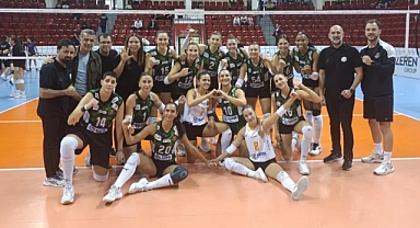 Sakarya Voleybol yoluna yenilgisiz devam ediyor