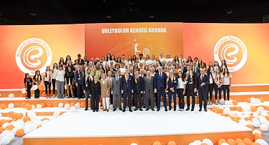 TVF Başkanı Üstündağ, Eczacıbaşı Spor Salonu'nun açılışına katıldı