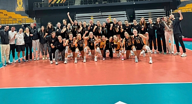 VakıfBank ilk galibiyetini aldı