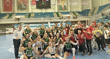 Beş setlik mücadelede son sözü Sakarya Voleybol söyledi