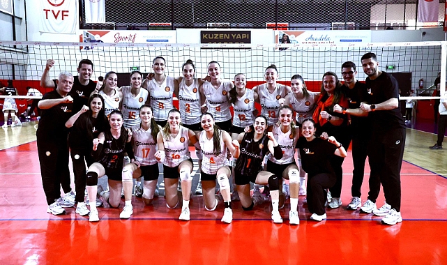 Eczacıbaşı geriden gelerek galibiyeti aldı