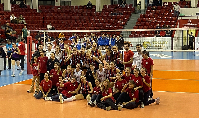 İba Kimya TED Ankara Kolejliler set vermeden kazandı