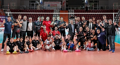 İstanbul Gençlik evinde galip