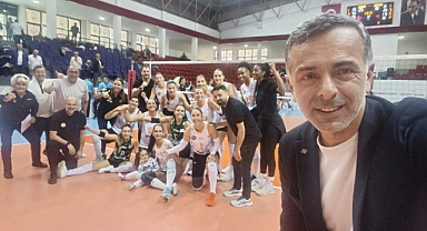 Sakarya Voleybol yenilgisiz devam ediyor