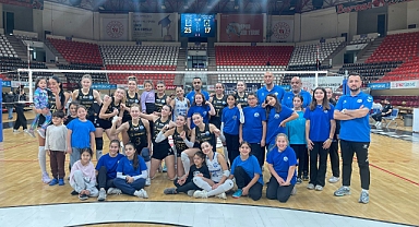 Merinos Voleybol’dan sahasında galibiyet