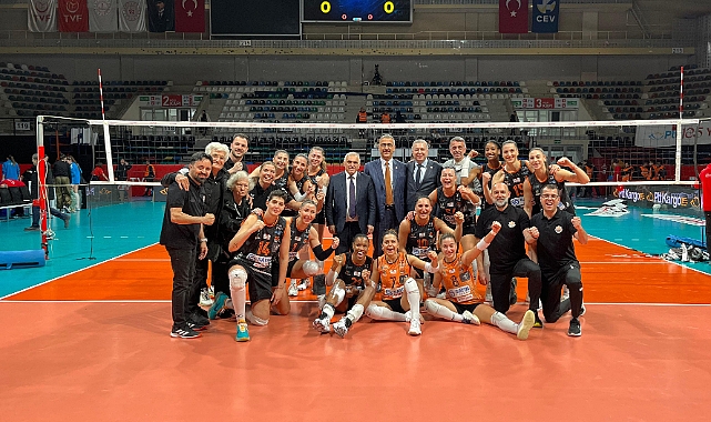 Sakarya Voleybol, PTT deplasmanında 3-2 kazandı