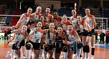 Eczacıbaşı 5 set sonunda güldü