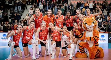 Eczacıbaşı Dynavit, Olympiacos'u set vermeden geçti