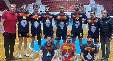 Niksar Belediyespor, 1954 Adanaspor’u set vermeden mağlup etti