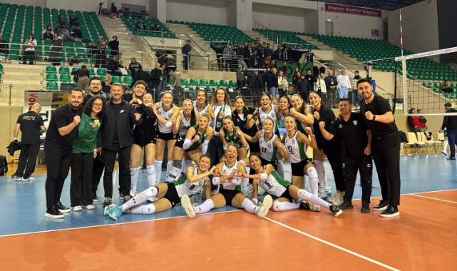 Akhisar Belediyespor, Beşiktaş Naviosa'ya set vermedi