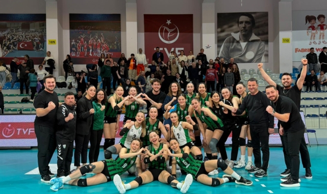 Akhisar üçte üç ile finallerde 