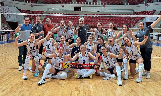 Eskişehir Şehir Koleji yarı finalde