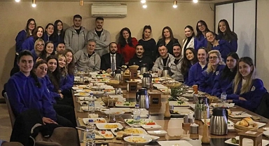 Etimesgut Belediyesi play-off öncesi kahvaltıda bir araya geldi