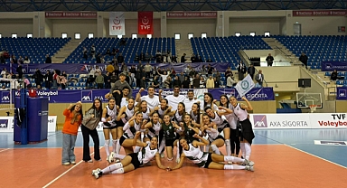 İzmir DS set vermeden kazandı