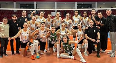 Sakarya Voleybol, İlbank'a set vermedi