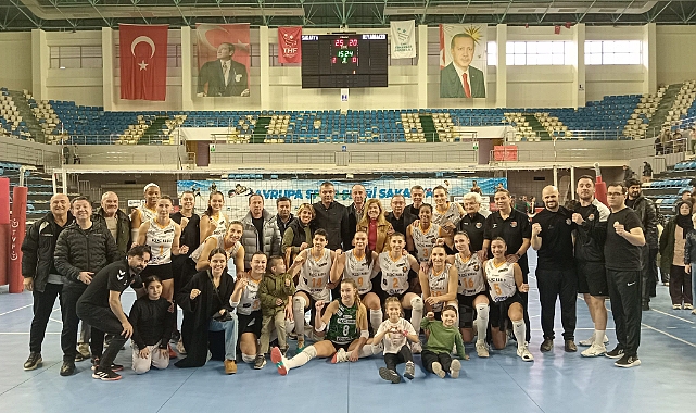 Sakarya Voleybol liderliğini sürdürdü