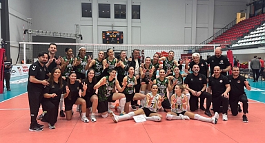 Sakarya Voleybol yenilgisiz bir şekilde finallere gidiyor 