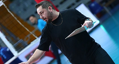 Şampiyon takım hocasını bırakmadı 