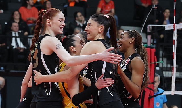 VakıfBank derbide hız kesmedi: Eczacıbaşı Dynavit’i set vermeden geçti!