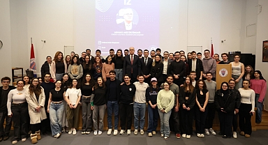 Mehmet Akif Üstündağ, Bilkent’te 'İZ' programına konuşmacı olarak katıldı