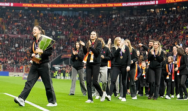 Şampiyon RAMS Park’ta: Galatasaray Daikin ve kupası taraftarıyla buluştu!