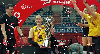 VakıfBank'ta bir devrin sonu: Ayça Aykaç şampiyonlukla veda etti