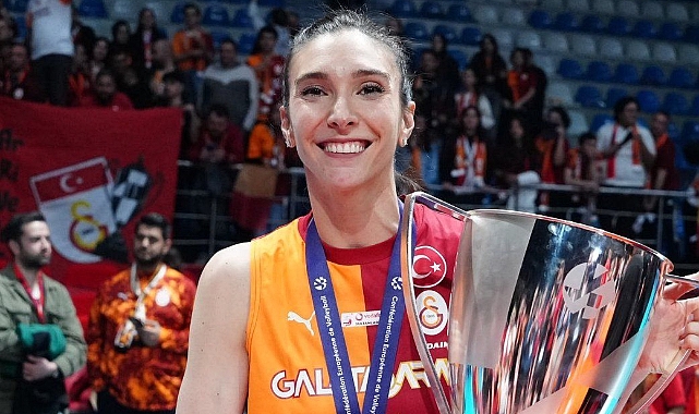 Voleybolun efsanesi Naz Aydemir Akyol’dan tarihi başarı: 27. kupa müzede!