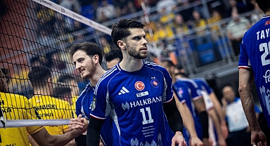Halkbank'tan ayrılan Polonyalı yıldız ülkesine döndü