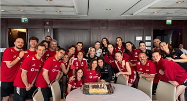 Pelin Çelik'e doğum günü kutlaması