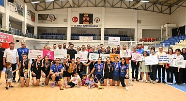 Antalya'da sporcular sağlık için filede buluştu