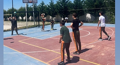 Beton zeminden Türkiye kürsüsüne: Tekirdağlı gençlerin inanılmaz voleybol destanı!