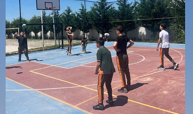 Beton zeminden Türkiye kürsüsüne: Tekirdağlı gençlerin inanılmaz voleybol destanı!
