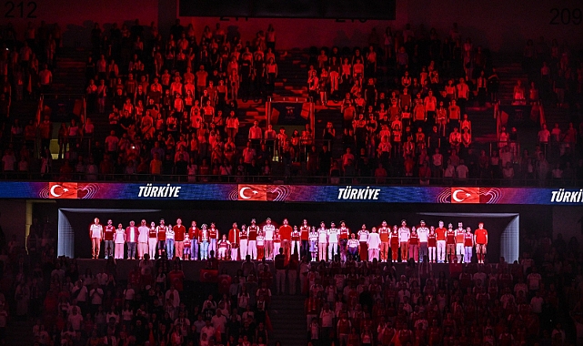 Vodafone, Filenin Sultanlarına hologramlı tribünden destek verdi