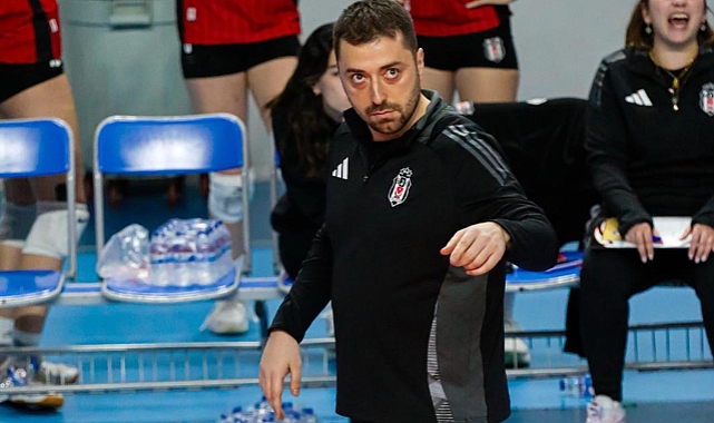 Beşiktaş, sezona damga vuran hocasını bırakmadı