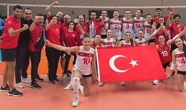 Liseler Dünya Şampiyonası'nda hem kadın hem erkek takımımız ile finaldeyiz